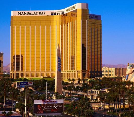 El primer lugar que debes visitar es el Mandalay Bay, el imponente hotel que albergará la ceremonia más esperada del año. Descubre los secretos de este espectacular lugar.