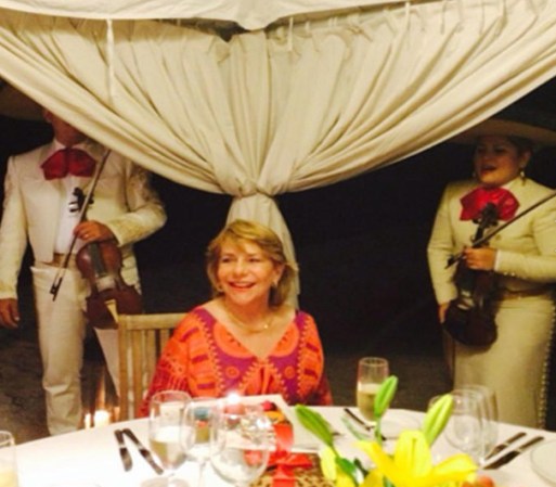En las vacaciones aprovecharon para celebrarle el cumpleaños a la mamá al mejor estilo mexicano, con mariachis.
