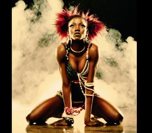 Mugler se inspiró en la atmosfera sensual de Zumanity, para aumentar aun más el tono sexual de la producción.