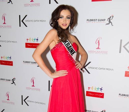 Las aspirantes a Miss Universo exhibieron modelitos de fantasía en Moscú, donde este 9 de noviembre se decidirá la ganadora.