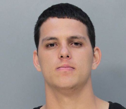 Yandis Ramos fue arrestado el 10/11/2013 en la región de Miami acusado de :<br /><br />LOITERING OR PROWLING<br />BURGLARY/UNOCCUPIED DWELLING