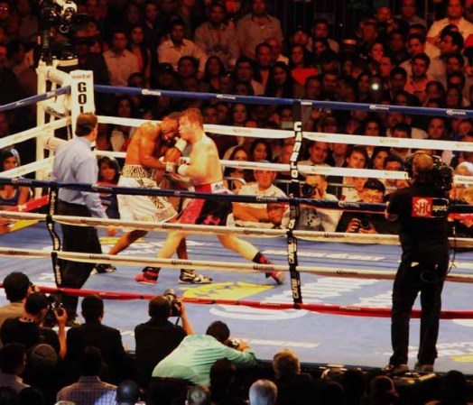 Saúl El Canelo Alvarez enfrentará a Floyd Mayweather el 14 de septiembre en Las Vegas. Un combate a muerte en lo que es el rival más difícil en la carrera del mexicano. Una pelea de invictos.