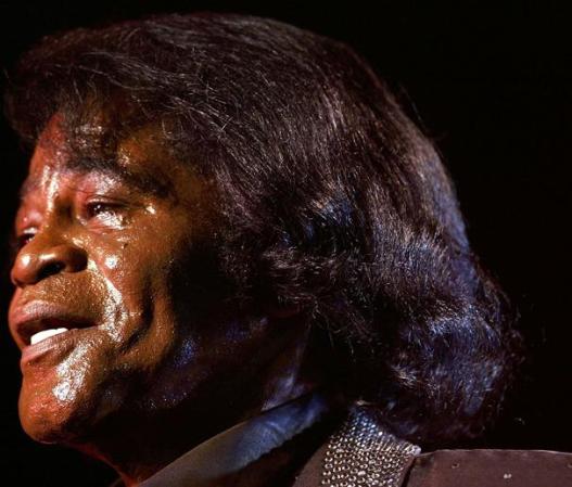 El cantante ya fallecido James Brown fue condenado en 1987 por intento de asesinato (de su esposa) durante una borrachera. Pasó dos años preso.