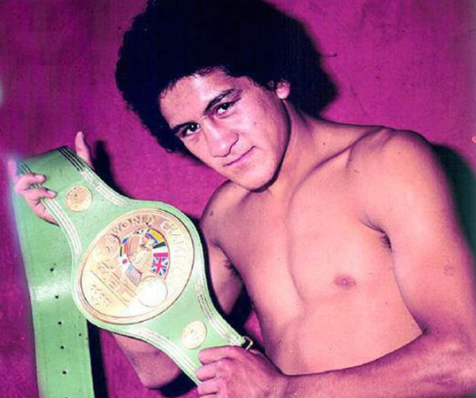 El campeón mundial de boxeo Salvador Sánchez perdió la vida el 12 de agosto de 1982 mientras pilotaba su Porsche 928 desde Santiago de Querétaro hacia San Luis Potosí. El pugilista mexicano tenía 22 años y todos le auguraban una legendaria carrera en el cuadrilátero,