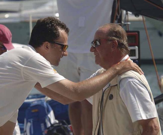 Profesional, deportista y cercano, el Príncipe Felipe, "preparado para reinar", según su padre.