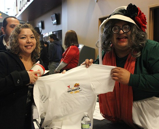 Telemundo Chicago organizó la pachanga del 2013. Cientos se divirtieron con la música y las actividades recreativas. La Pachanga del Año de Telemundo Chicago se llevó a cabo el 14 de diciembre en Sears Centre Arena.