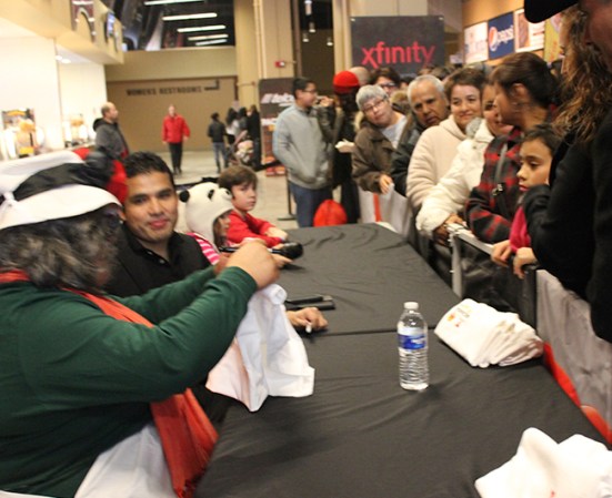 Telemundo Chicago organizó la pachanga del 2013. Cientos se divirtieron con la música y las actividades recreativas. La Pachanga del Año de Telemundo Chicago se llevó a cabo el 14 de diciembre en Sears Centre Arena.