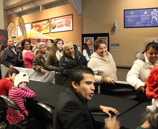 Telemundo Chicago organizó la pachanga del 2013. Cientos se divirtieron con la música y las actividades recreativas. La Pachanga del Año de Telemundo Chicago se llevó a cabo el 14 de diciembre en Sears Centre Arena.