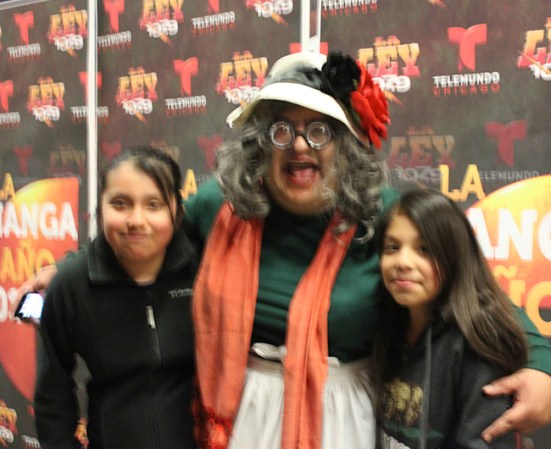 Telemundo Chicago organizó la pachanga del 2013. Cientos se divirtieron con la música y las actividades recreativas. La Pachanga del Año de Telemundo Chicago se llevó a cabo el 14 de diciembre en Sears Centre Arena.