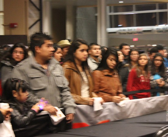 Telemundo Chicago organizó la pachanga del 2013. Cientos se divirtieron con la música y las actividades recreativas. La Pachanga del Año de Telemundo Chicago se llevó a cabo el 14 de diciembre en Sears Centre Arena.