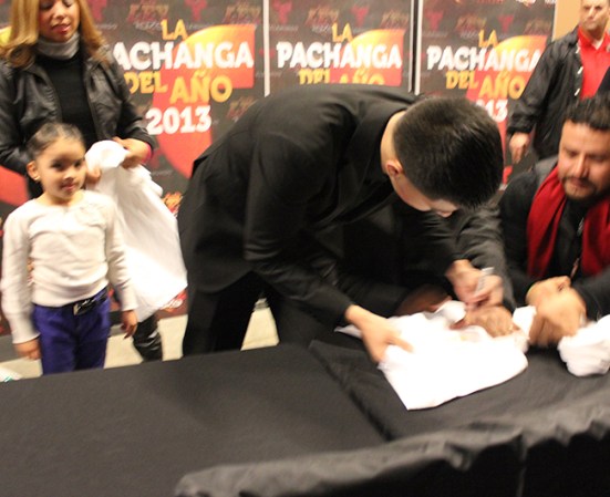 Telemundo Chicago organizó la pachanga del 2013. Cientos se divirtieron con la música y las actividades recreativas. La Pachanga del Año de Telemundo Chicago se llevó a cabo el 14 de diciembre en Sears Centre Arena.