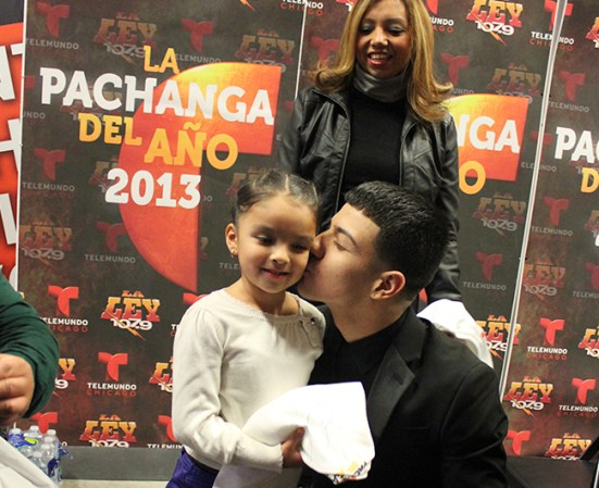 Telemundo Chicago organizó la pachanga del 2013. Cientos se divirtieron con la música y las actividades recreativas. La Pachanga del Año de Telemundo Chicago se llevó a cabo el 14 de diciembre en Sears Centre Arena.