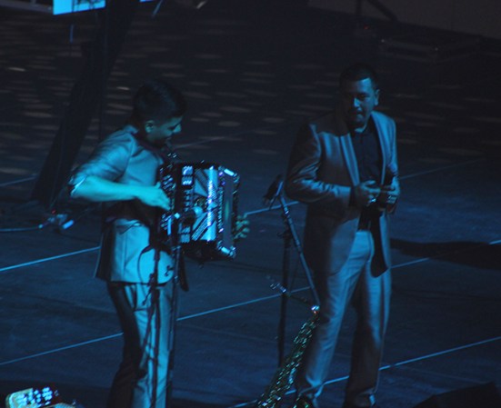 Telemundo Chicago organizó la pachanga del 2013. Cientos se divirtieron con la música y las actividades recreativas. La Pachanga del Año de Telemundo Chicago se llevó a cabo el 14 de diciembre en Sears Centre Arena.