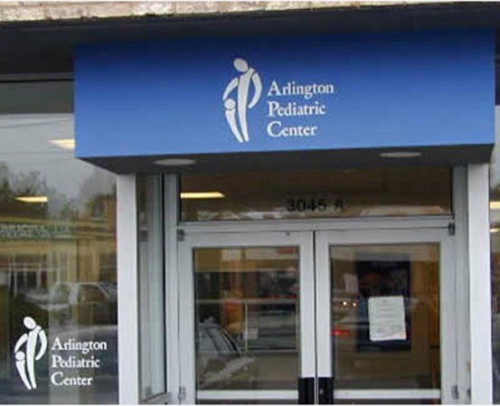 Centro Pediátrico Arlington, este logo salió terriblemente mal.