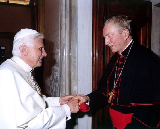 31 DE AGOSTO, 2012: El cardenal italiano Carlo Maria Martini fallece del mal de Parkinson a los 85 años de edad. Había sido durante décadas uno de los máximos representantes del "ala liberal" de la Iglesia Católica.