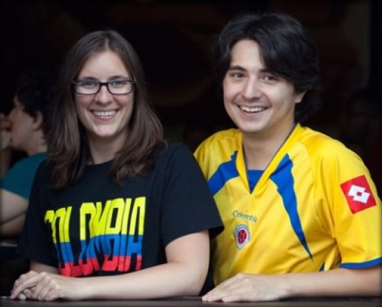 Aficionados al fútbol se han congregado en diversos sitios de Chicago para ver la Copa de Mundo de Brasil 2014. Desde los miles que se dieron cita en Grant Park para ver a la selección estadounidense hasta grupos nutridos de fans en bares y restaurantes. Todos han vestido orgullosamente la camiseta de su selección… gane o pierda.