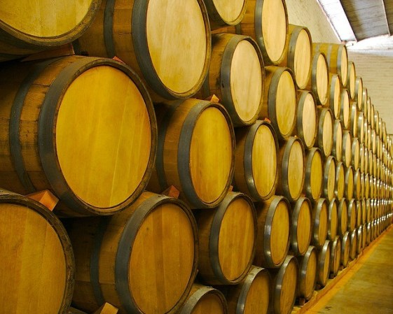 Las variedades son: Blanco, Joven, Reposado (madurado al menos dos meses en barricas de roble o encino), Añejo (un año en maduración en barricas de no más de 600 litros) o Extra-añejo (tres años en barricas de no más de 600 litros).