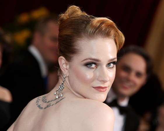 Evan Rachel Wood. Talentosa actriz norcarolinesa, ex de Marilyn Manson, tiene varios tatuajes: un rayo, un corazón, un diamante y algunas frases.