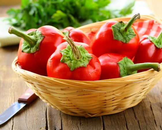 Pimientos rojos.- contienen tres veces la dosis diaria de vitamina C, vitamina A y reducen el riesgo de la aparición de cáncer.