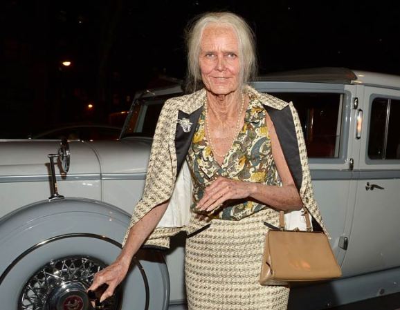 Para completar su disfraz, Heidi Klum llegó a la fiesta en un auto de la década de 1920.