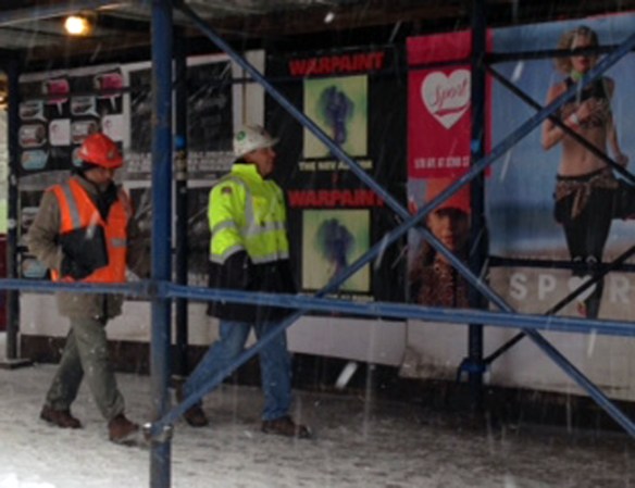 Una poderosa tormenta de nieve azota al área tri estatal de Nueva York.