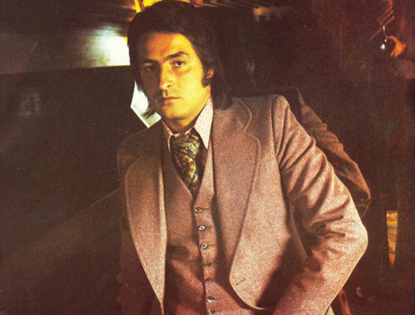 El cantante español Nino Bravo perdió la vida el 16 de abril de 1973 cuando pilotaba su BMW 2800 en las cercanías de Madrid. Acababa de firmar un jugosos contrato con la disquera Polydor,