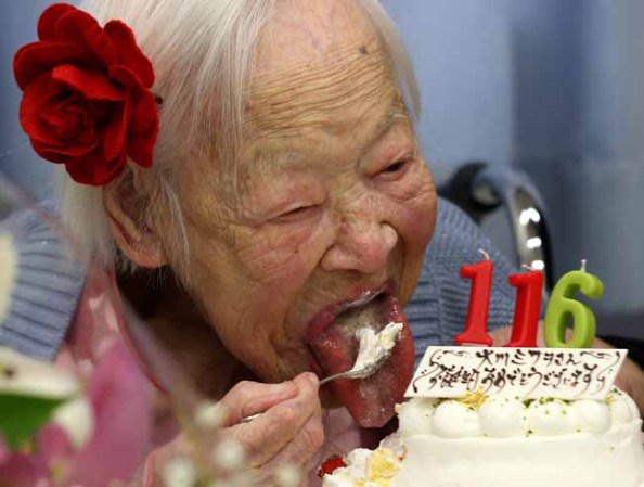 La mujer, que vive en una residencia en Japón, comió carne y espaguettis y tampoco faltó la tradicional tarta.