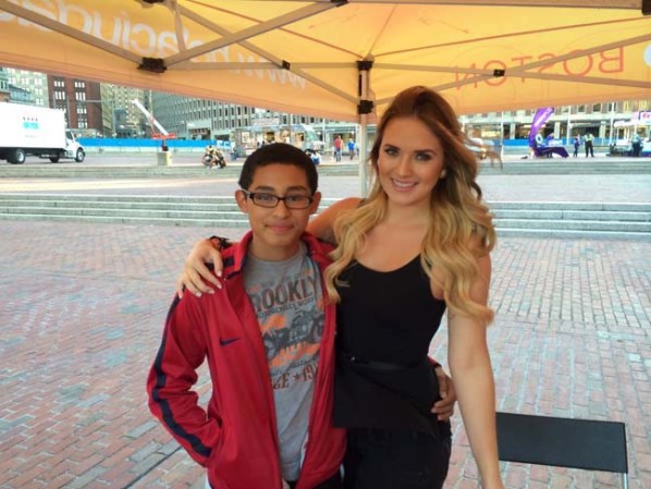 La simpatía y humildad de Kimberly Dos Ramos, actriz de la novela de Telemundo "Marido en Alquiler" fue el mejor recuerdo que se llevaron sus fans.
