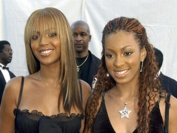 Beyoncé con su hermana Solange (2003).