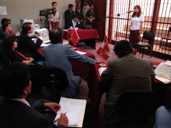 Fotos tomadas durante el juicio de Lori Berenson.
