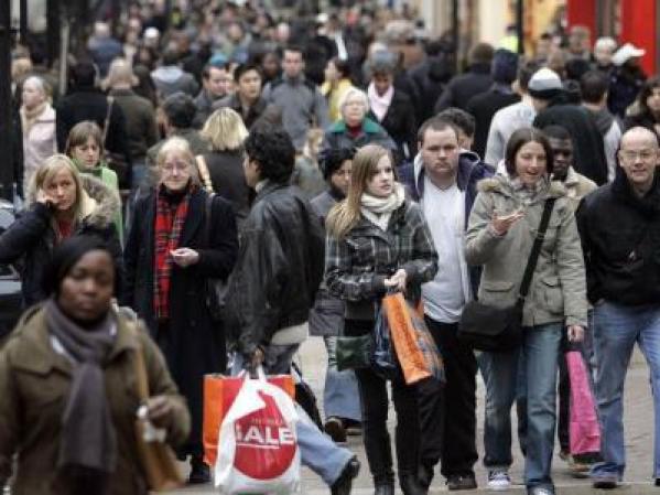Miedo a los espacios abiertos llenos de gente: Agorafobia.