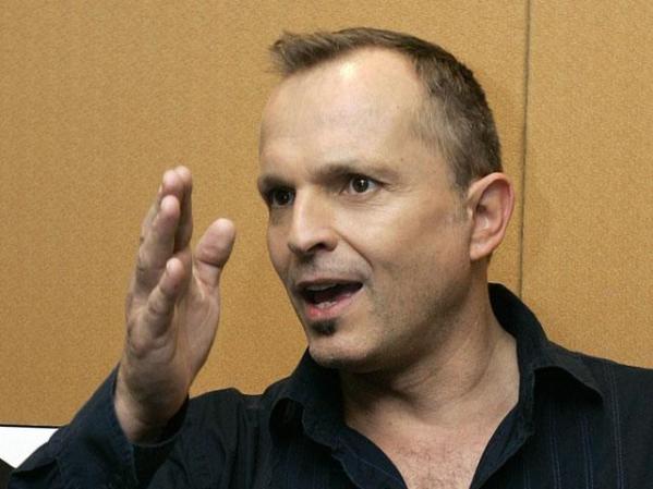 Miguel Bosé (1956, n. en Panamá, Español-Italiano), cantante con una larga trayectoria y colaboraciones con los grandes de la música en español.
