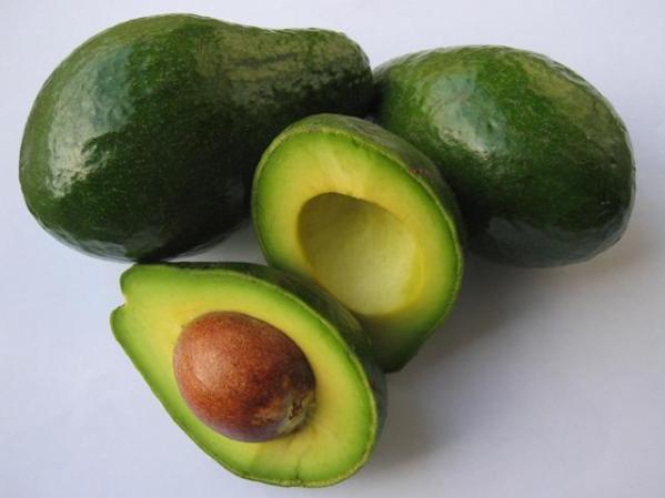 Los autores de la dieta también dan una lista con los cinco alimentos indespensables para perder peso: aceite, nueces, semillas, aguacate, aceitunas y chocolate negro semiamargo.