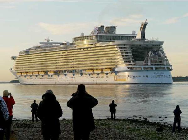 Royal Caribbean lo recibió de los constructores finlandeses el 28 de octubre del 2009.
