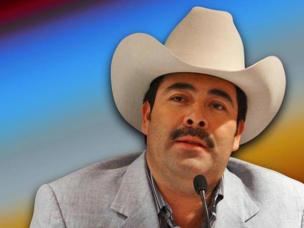 ergio Vega "El Shaka", 40 años, muere el 26 de junio del 2010. El cantante mexicano de narcocorridos es asesinado presuntamente por narcotraficantes.