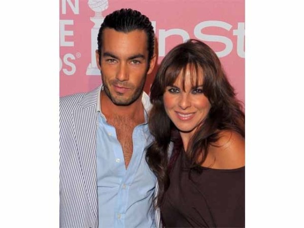 Kate y Arón, en el evento, Golden Globes para reconocer a los jóvenes, en diciembre 2009.