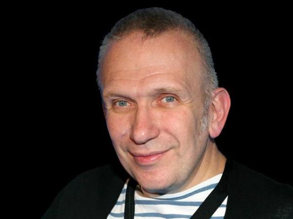 Jean Paul Gaultier, este diseñador francés es el creador entre otras cosas, del vestuario para la gira de Kylie Minogue en el 2008.