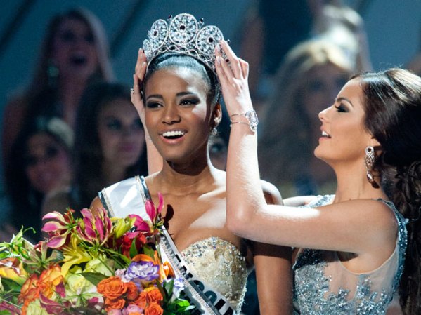 La coronó la mexicana Ximena Navarrete, Miss Universo 2010.