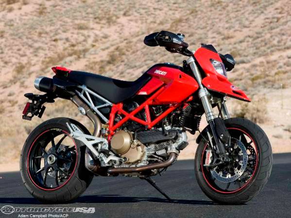 Aparentemente también le gustaban motos como esta Ducati Hypermotard.