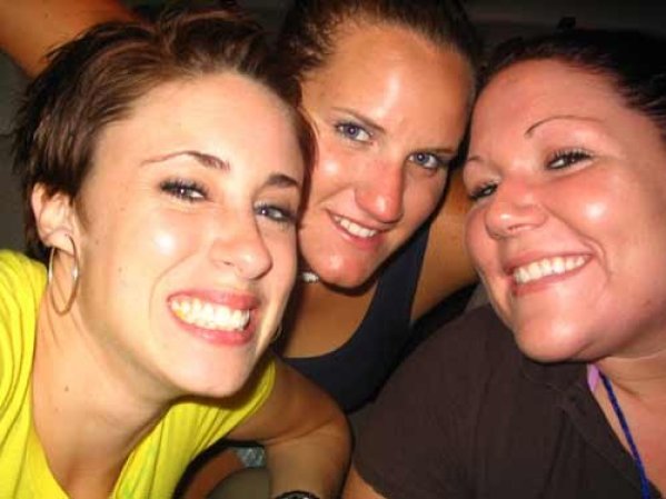 Fotos tomadas de la página que Casey Anthony mantenía en photobucket.com antes de ser juzgada y exonerada por la muerte de su hija Caley Anthony y que fueron consideradas como posible evidencia por la fiscalía.