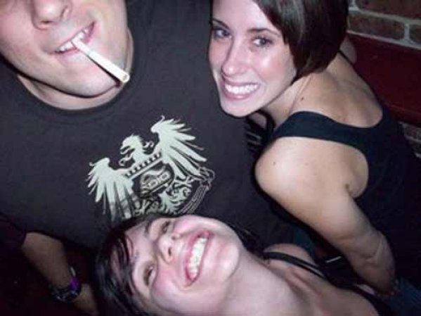Fotos tomadas de la página que Casey Anthony mantenía en photobucket.com antes de ser juzgada y exonerada por la muerte de su hija Caley Anthony y que fueron consideradas como posible evidencia por la fiscalía.