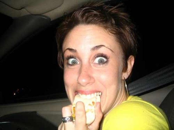 Fotos tomadas de la página que Casey Anthony mantenía en photobucket.com antes de ser juzgada y exonerada por la muerte de su hija Caley Anthony y que fueron consideradas como posible evidencia por la fiscalía.