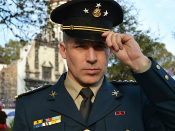 Juan Ríos Cantú es el General Jiménez Arroyo, un villano que forma parte de las autoridades del país. Un hombre que había luchado contra todo para encabezar las fuerzas armadas mexicanas y que, con el tiempo, se convierte en pieza fundamental del negocio de Aurelio.