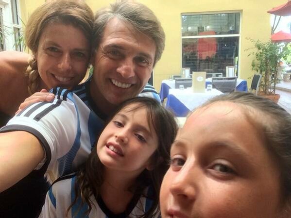 Juan Soler @juansolervalls La Familia Soler Presente... VAMOS ARGENTINA!!!!..... pic.twitter.com/he9T5KPq35 • 5 de julio.