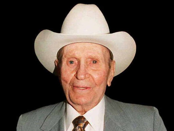 Gene Autry acumuló $320 millones de dólares. Era conocido como el vaquero que cantaba. Formó parte de la lista de Forbes entre los 400 estadounidenses más ricos. El vivió el nacimiento de la música popular americana. Firmó su primer contrato con Columbia en 1929. Con el auge de la radio y la TV, tuvo shows exitosos como "Melody Ranch Gene Autry", y con "The Gene Autry Show". Escribió canciones muy populares como "Frosty the Snowman" y "Rudolph the Red-Nosed Reindeer".