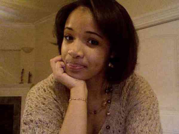 29 DE FEBRERO, 2013: Hadiya Pendleton, de 15 años de edad, fue baleada en un parque. Su muerte conmocionó al país porque la joven había asistido a la toma de posesión del presidente Barack Obama en enero. La Primera Dama. Michelle Obama, asistió a su funeral. Dos pandilleros están acusados de matarla, por error.