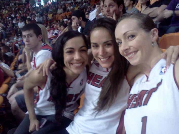 En una colaboración entre arte y deporte, el Miami Heat apoyó al Miami City Ballet con una sesión de fotos para colección que incluyó a los astros Dwyane Wade y Lebron James junto a las bailarinas Jeannete y Patricia Delgado.