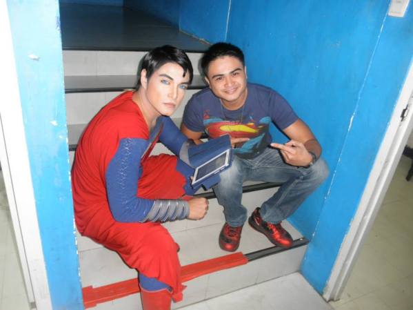 Herbert Chávez, el joven que se dejó una fortuna para ser Superman.