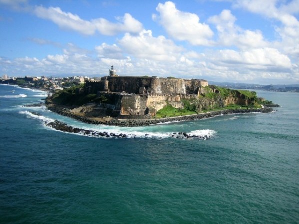 Con una cultura que mezcla lo español, lo indígena y lo africano, Puerto Rico es dueño de una cultura fascinante y única, que queda plasmada en construcciones coloniales al lado de las playas más hermosas.