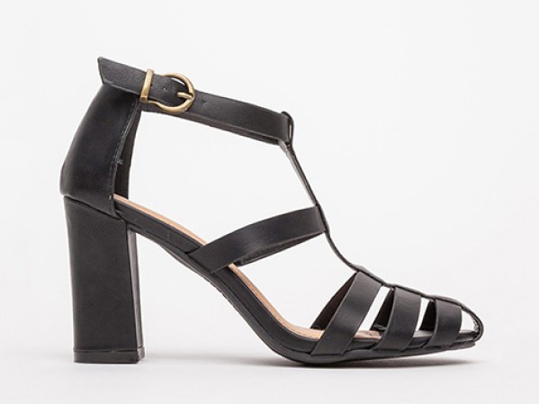 Sandalias de tacón. Encuéntralas en needsupply.com, $60.